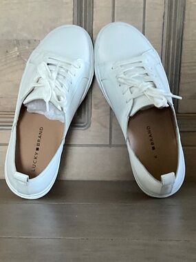 Lucky Brand Bright White Leather Sneakers Size 7.5 Side Cutout Detail